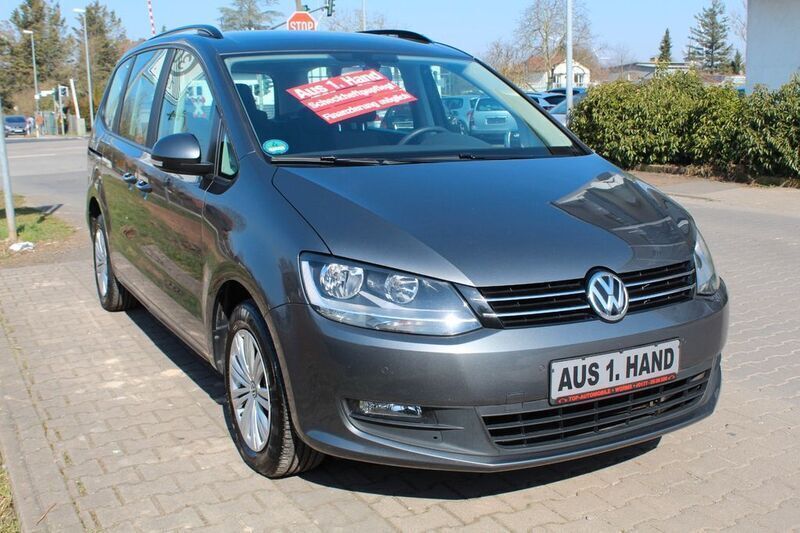 Grau Gebraucht 2017 VW Sharan Trendline Van / Kleinbus | 19.980 € (Fairer Preis) - Bild 1/4