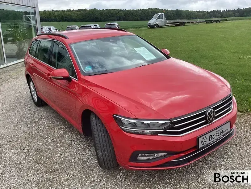 Gebraucht VW Passat Business 122 PS (89 kW) 2023 Tornadorot Kombi