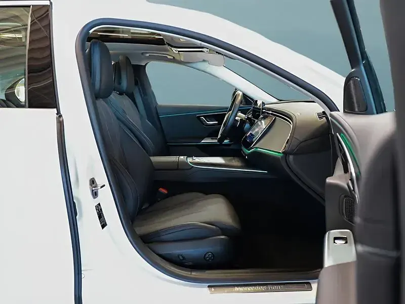 Gebraucht Mercedes E220 197 PS (144 kW) 2025 Weiß Limousine