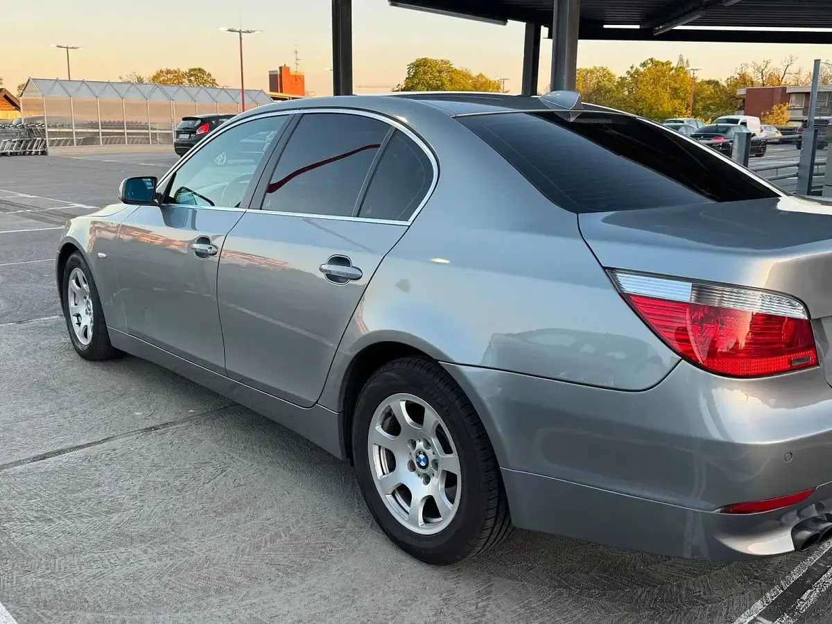 Gebraucht BMW 520 170 PS (125 kW) 2005 Silber Kleinwagen