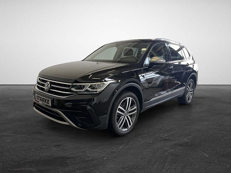 Gebraucht VW Tiguan Allspace Elegance 200 PS (147 kW) 2022 Schwarz (deep black perleffekt) SUV