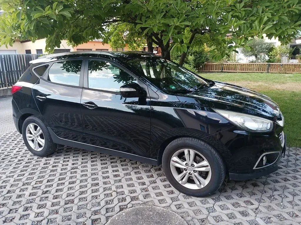 Gebraucht Hyundai ix35 Comfort 116 PS (85 kW) 2012 Schwarz SUV