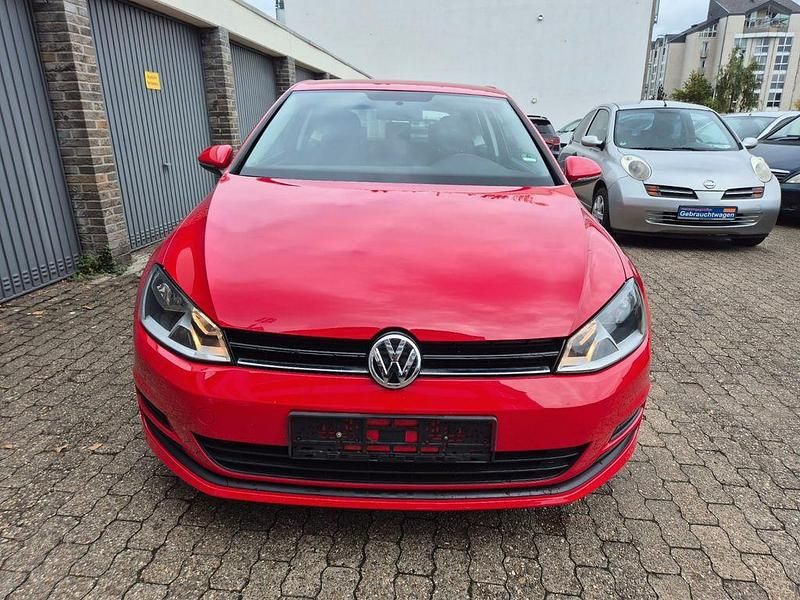 Gebraucht VW Golf VII Trendline 86 PS (63 kW) 2015 Rot Kleinwagen