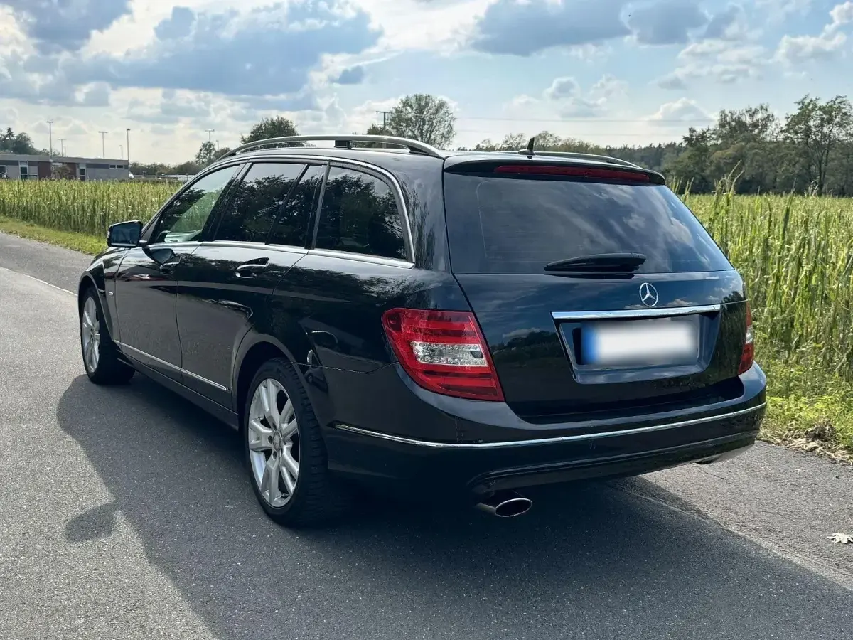 Gebraucht Mercedes C250 Avantgarde 204 PS (150 kW) 2012 Schwarz Kombi