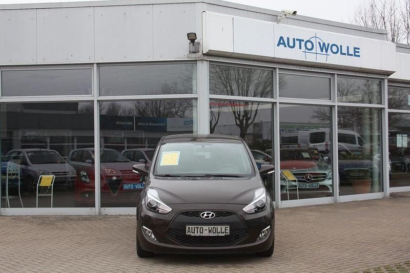 Gebraucht Hyundai ix20 125 PS (91 kW) 2016 Braun Kleinwagen