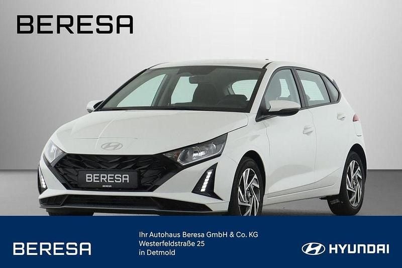 Weiß Neu 2025 Hyundai i20 Trend Limousine | 22.309 € (Fairer Preis) - Bild 1/4