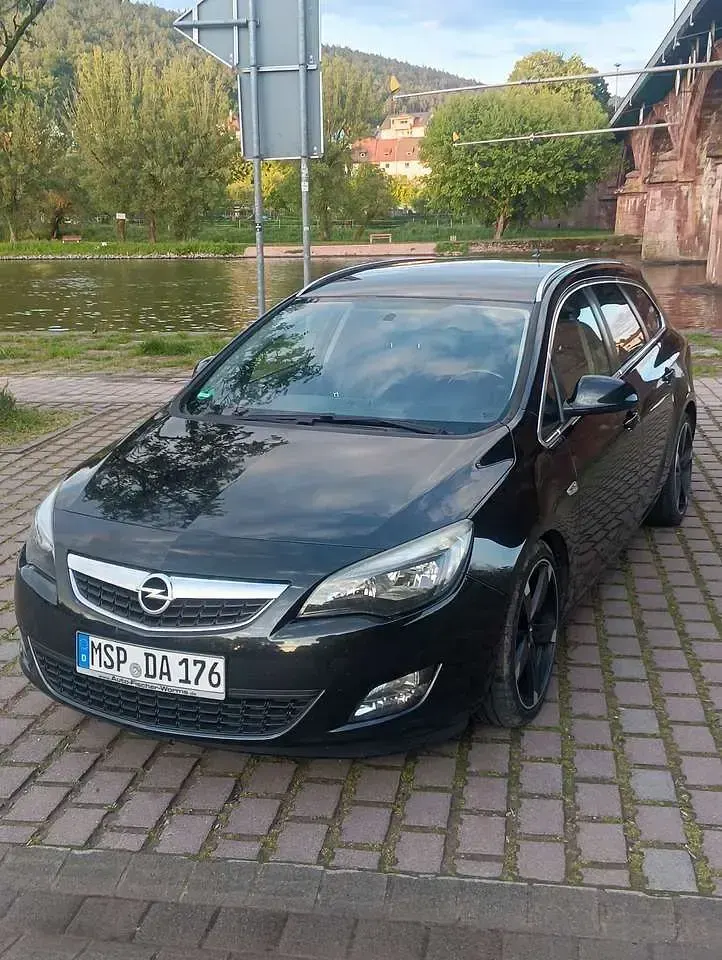 Gebraucht Opel Astra Sport 179 PS (131 kW) 2012 Kombi