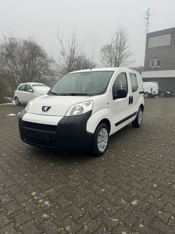Weiß Gebraucht 2016 Peugeot Bipper Comfort Van / Kleinbus | 6.700 € (Fairer Preis) - Bild 1/4