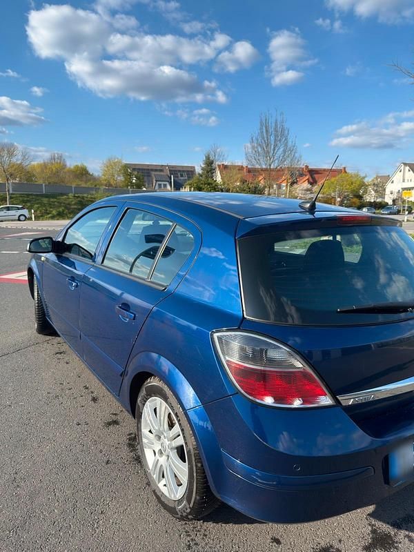 Gebraucht Opel Astra 140 PS (102 kW) 2007 Blau Limousine