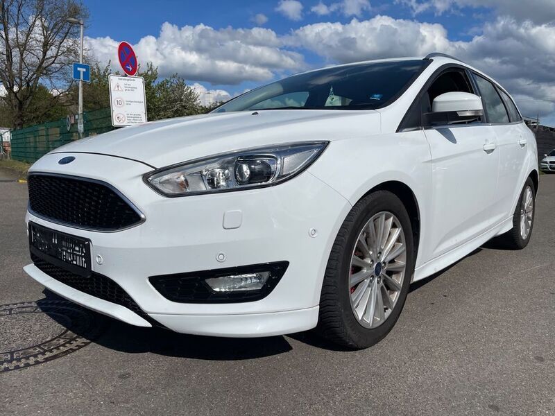 Weiß Gebraucht 2016 Ford Focus Titanium Van / Kleinbus | 10.900 € (Fairer Preis) - Bild 1/4