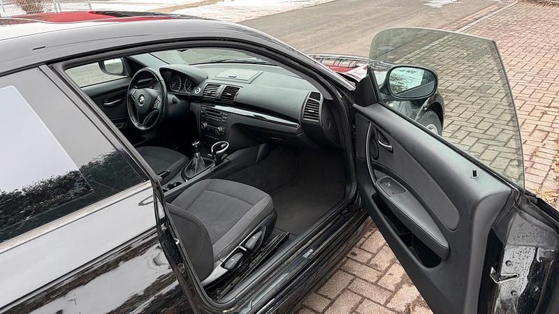 Gebraucht BMW 116 116 PS (85 kW) 2010 Schwarz Kleinwagen