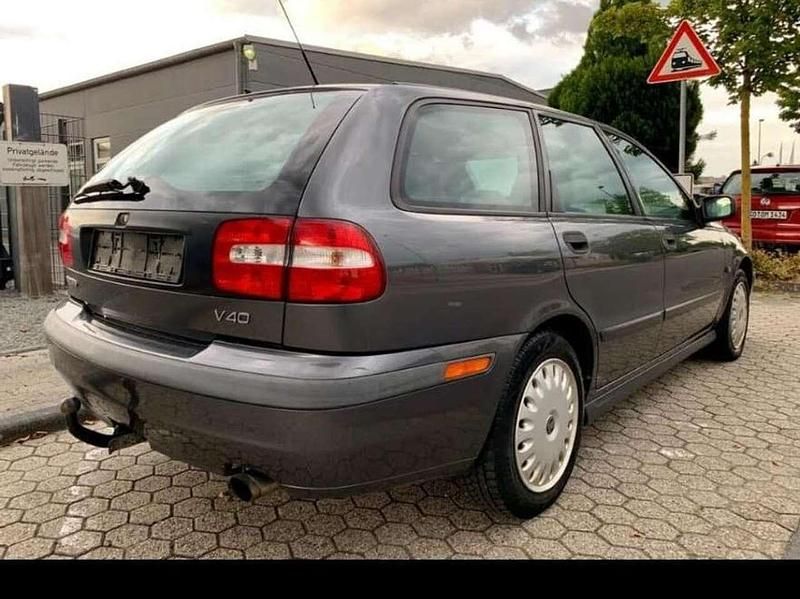 Occasion Volvo V40 109 ch (80 kW) 2001 Gris Break