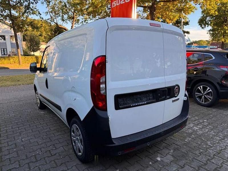Gebraucht Fiat Doblò 95 PS (69 kW) 2017 Weiß Van / Kleinbus
