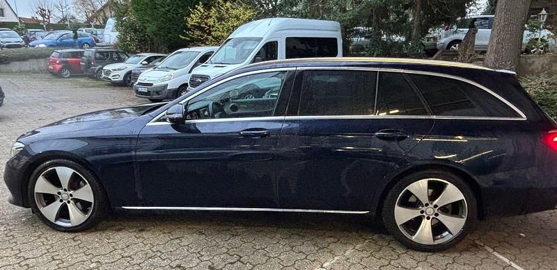 Usata Mercedes E220 194 CV (142 kW) 2017 Blu Station wagon