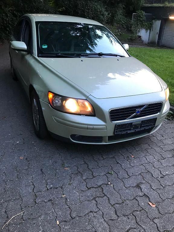 Grün Gebraucht 2004 Volvo S40 Kinetic Limousine | 800 € (Guter Preis) - Bild 1/4