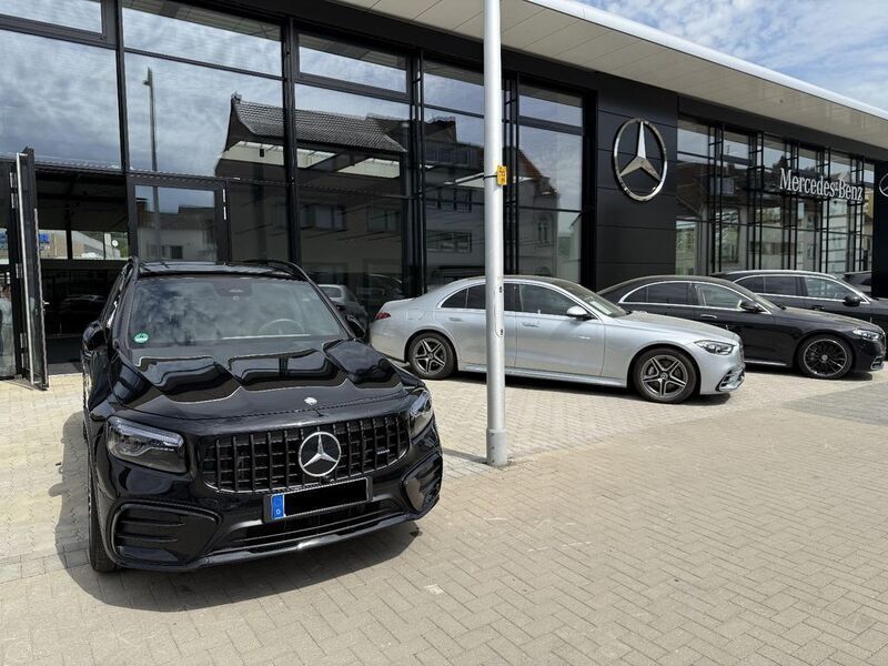 Schwarz Gebraucht 2024 Mercedes GLB35 AMG SUV | 63.500 € - Bild 1/4