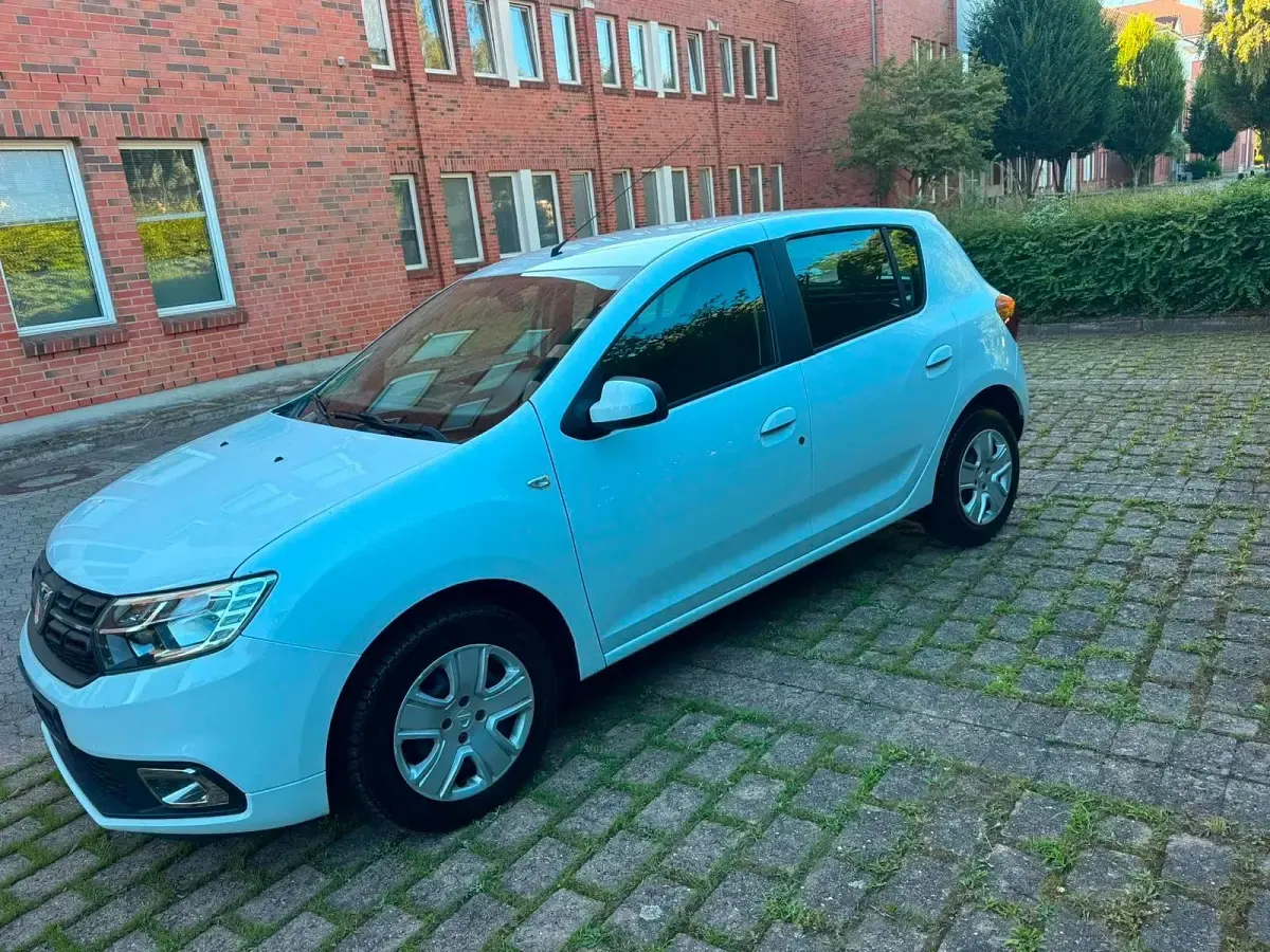 Gebraucht Dacia Sandero 75 PS (55 kW) 2018 Weiß Limousine