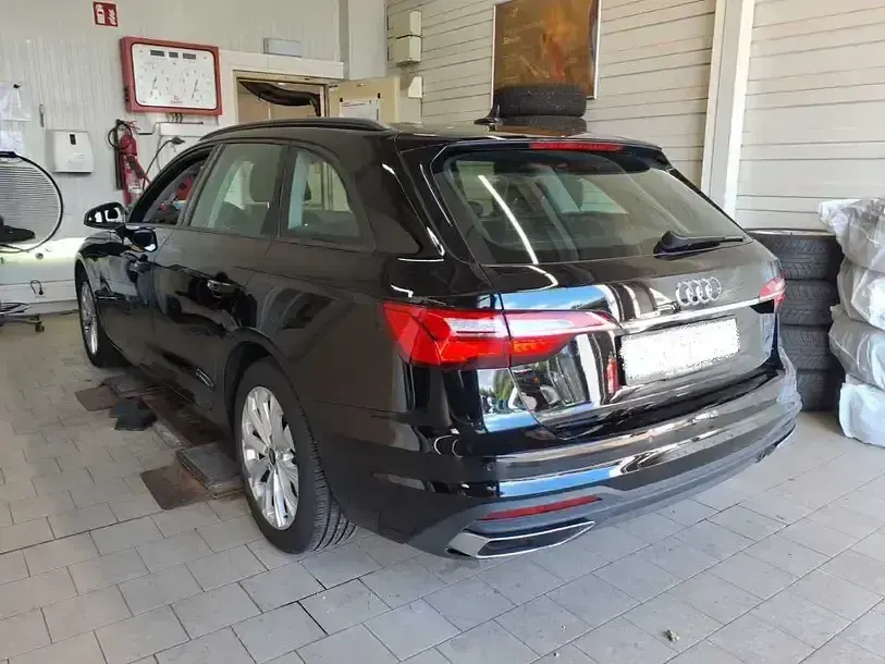 Gebraucht Audi A4 Sport 163 PS (119 kW) 2023 Schwarz Kombi