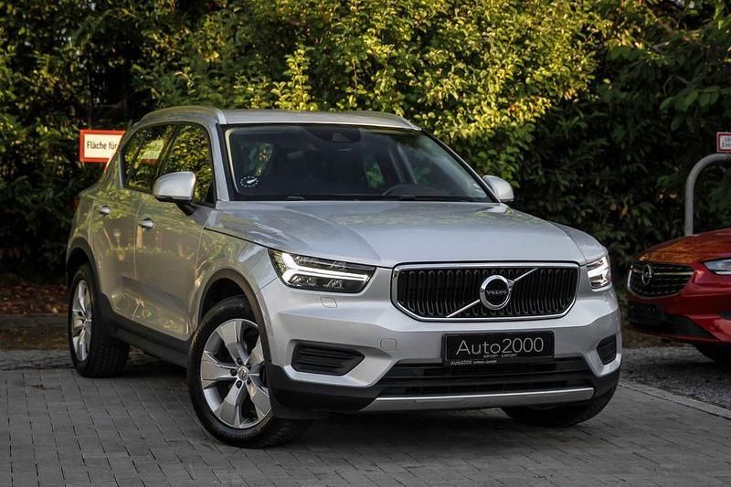 Silber Gebraucht 2018 Volvo XC40 Momentum SUV | 15.490 € (Fairer Preis) - Bild 1/4