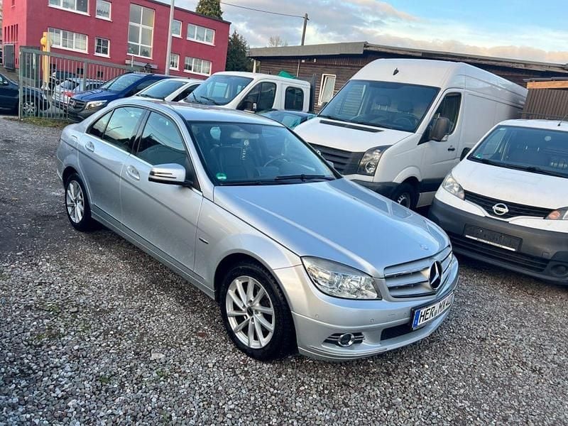 Iridiumsilber Gebraucht 2009 Mercedes C200 Limousine | 5.900 € (Guter Preis) - Bild 1/4