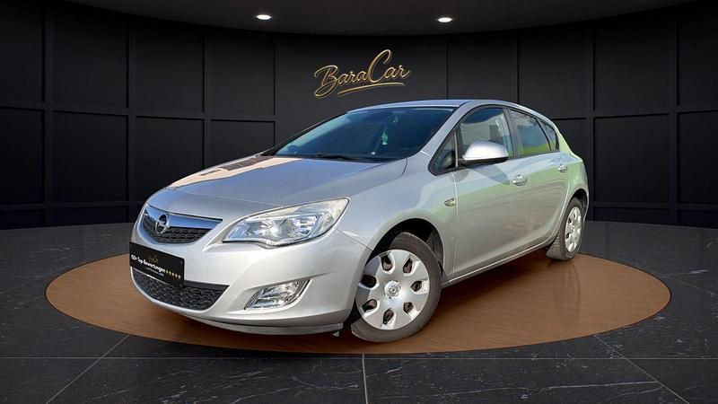 Gebraucht Opel Astra Design Edition 116 PS (85 kW) 2011 Silber Limousine