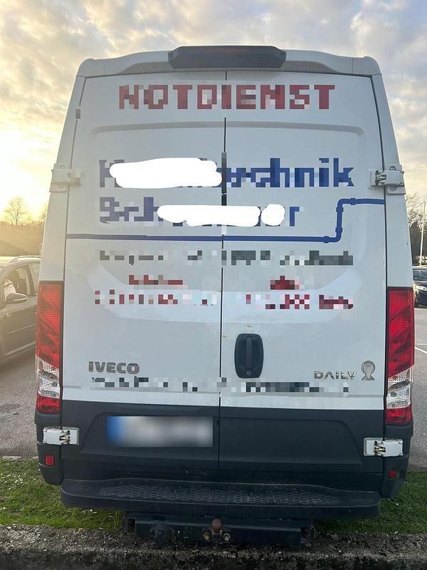 Gebraucht Iveco Daily 126 PS (92 kW) 2016 Weiß Van / Kleinbus