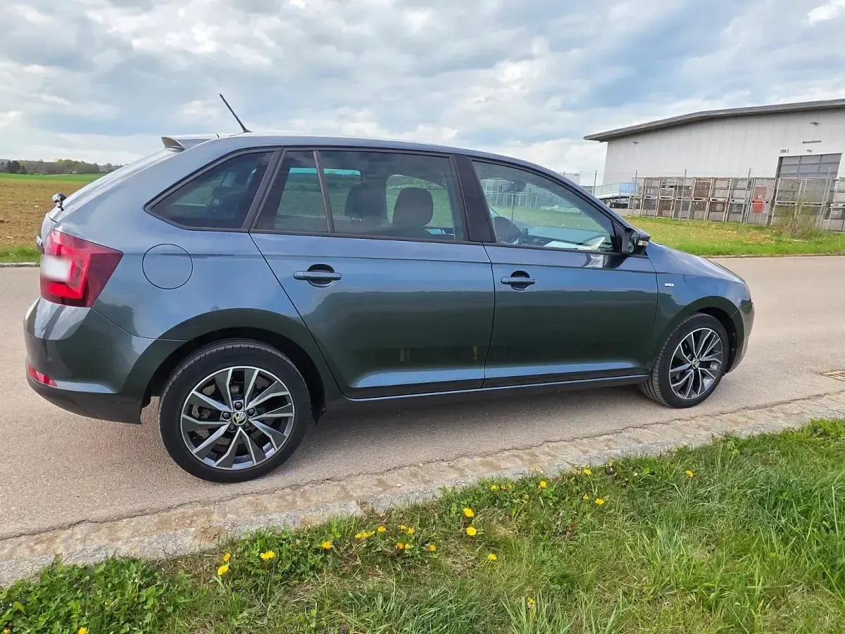 Gebraucht Skoda Rapid Drive 90 PS (66 kW) 2017 Grau Kleinwagen