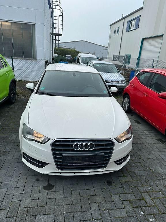 Weiß Gebraucht 2015 Audi A3 S-Line Limousine | 7.400 € (Fairer Preis) - Bild 1/4