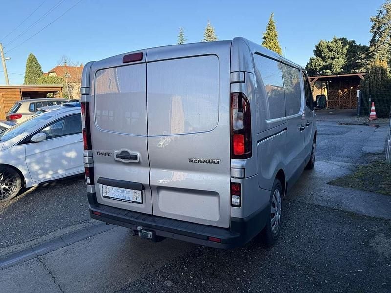 Gebraucht Renault Trafic Komfort 120 PS (88 kW) 2019 Platingrau Van / Kleinbus