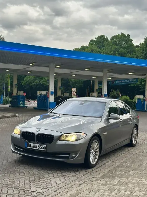 Używany BMW 530 258 KM (189 kW) 2012 Szary Sedan/Limuzyna