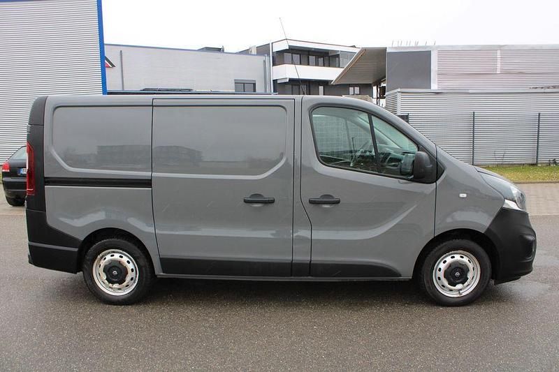 Second-hand Opel Vivaro 125 CP (91 kW) 2017 Gri Monovolum