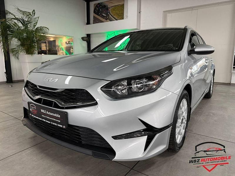 Silber Gebraucht 2023 Kia Ceed Kleinwagen | 20.980 € (Fairer Preis) - Bild 1/2