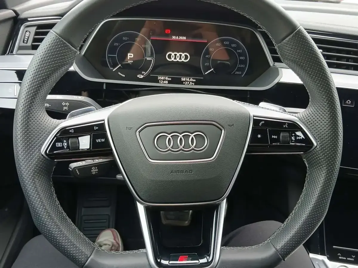Gebraucht Audi Q8 e-tron S-Line 250 kW (340 PS) 2024 Mythosschwarz metallic SUV