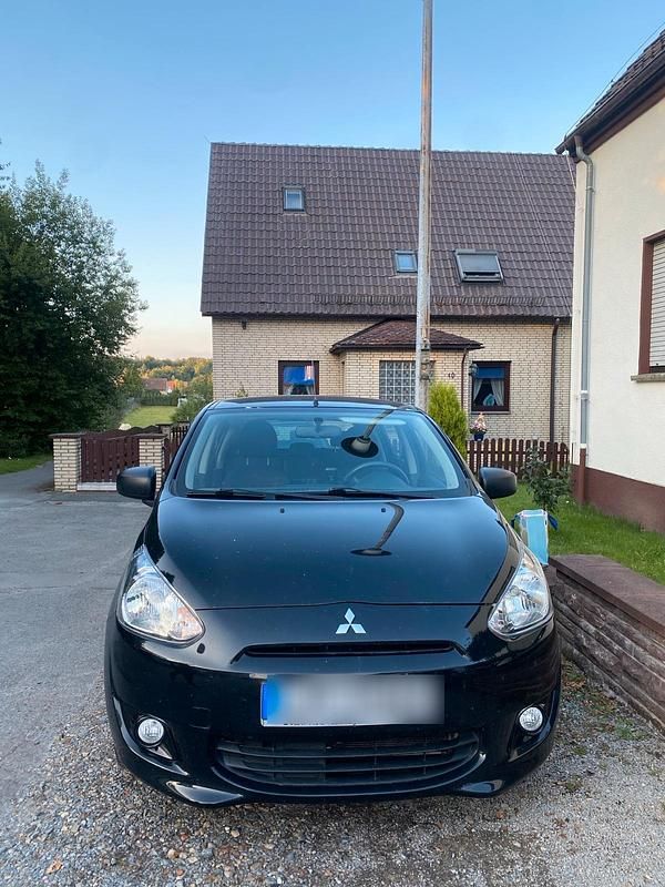 Gebraucht Mitsubishi Space Star 60 PS (44 kW) 2013 Schwarz Kleinwagen