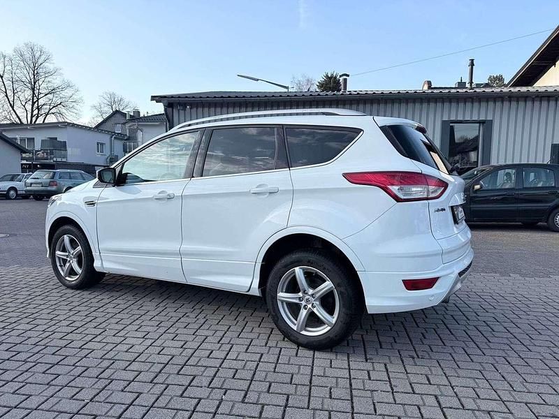 Gebraucht Ford Kuga Individual 179 PS (131 kW) 2016 Frostweiß SUV