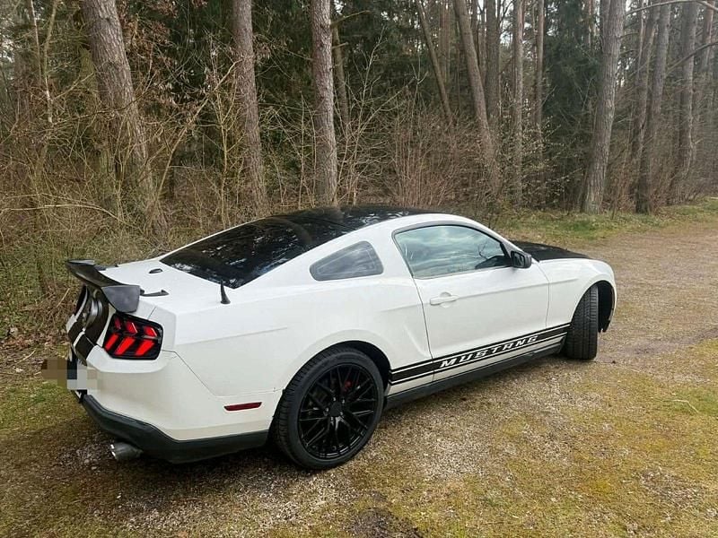 Gebraucht Ford Mustang 309 PS (227 kW) 2011 Weiß Coupé