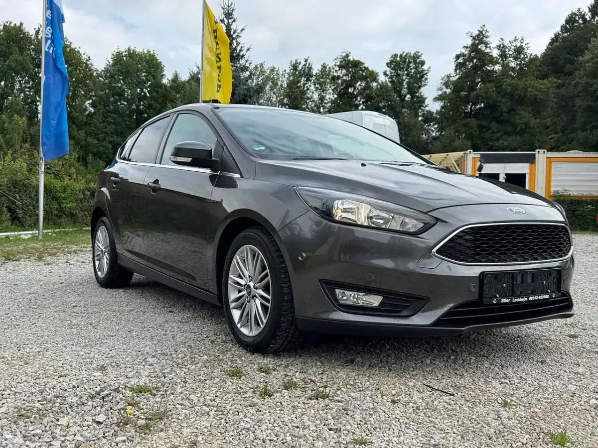 Gebraucht Ford Focus Cool & Connect 101 PS (74 kW) 2018 Magneticgrau (metallic) Limousine