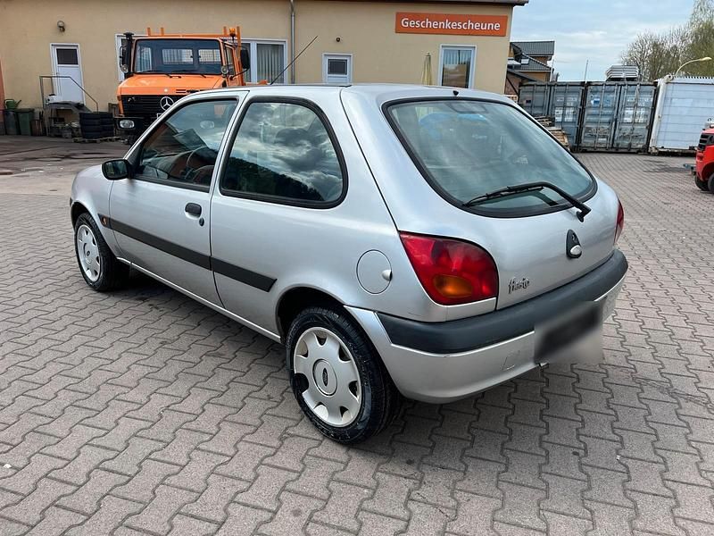Gebraucht Ford Fiesta 50 PS (36 kW) 2000 Silber Kleinwagen