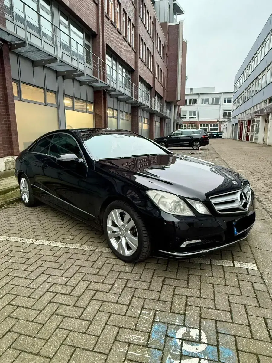 Gebraucht Mercedes E350 292 PS (214 kW) 2009 Schwarz Coupé