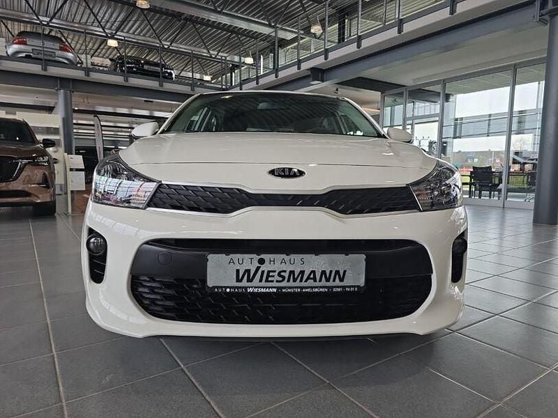 Gebraucht Kia Rio Edition 7 84 PS (61 kW) 2017 Weiss Limousine