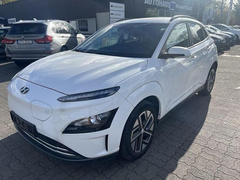 Weiß Gebraucht 2021 Hyundai Kona Trend SUV | 14.740 € (Superpreis) - Bild 1/4