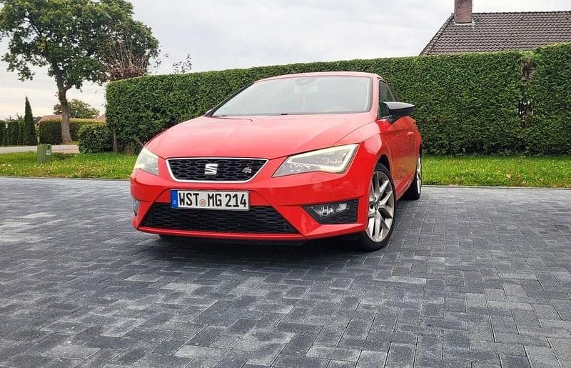 Rot Gebraucht 2013 Seat Leon SC FR Kleinwagen | 9.000 € (Fairer Preis) - Bild 1/4