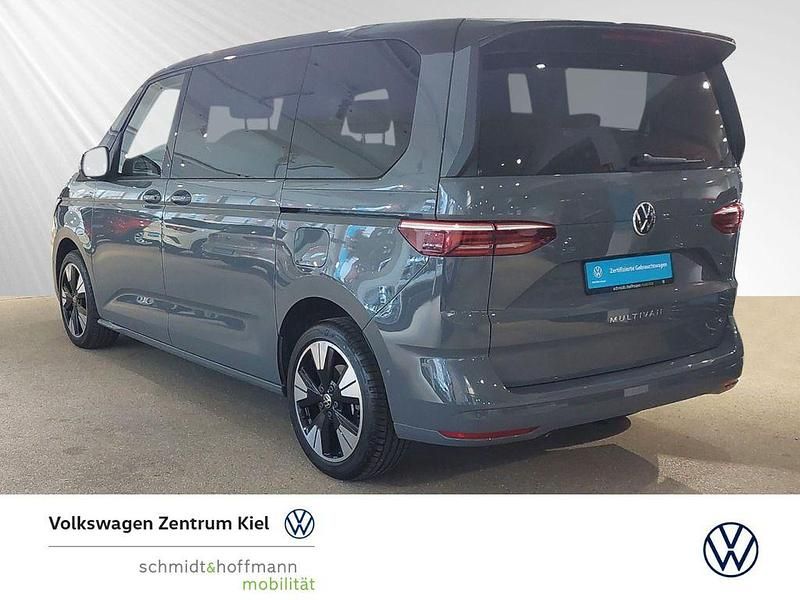 Second-hand VW Multivan Life 150 CP (110 kW) 2023 Gri Monovolum
