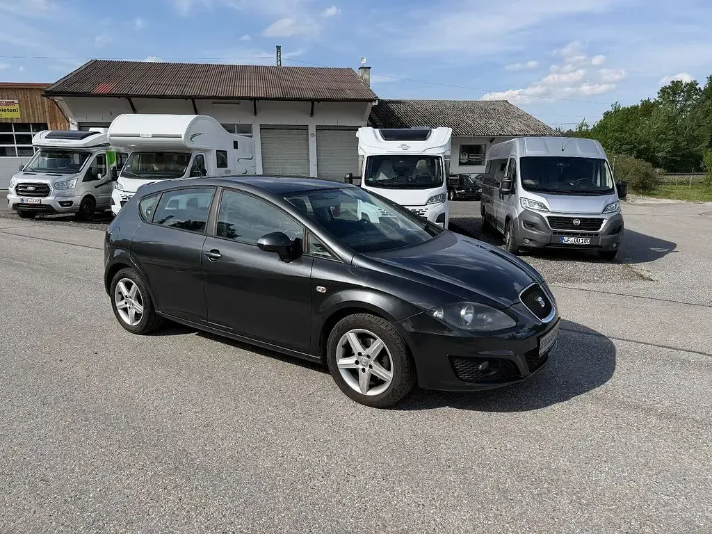 Używany Seat Leon Reference 125 KM (91 kW) 2011 Szary Hatchback