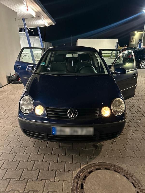 Blau Gebraucht 2003 VW Polo Limousine | 1.600 € (Fairer Preis) - Bild 1/4