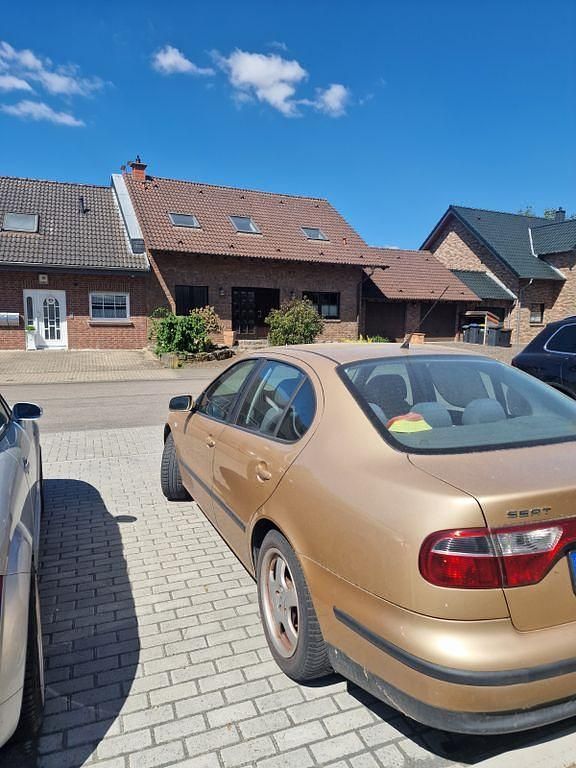 Gelb Gebraucht 2005 Seat Toledo Reference Limousine | 600 € (Superpreis) - Bild 1/3