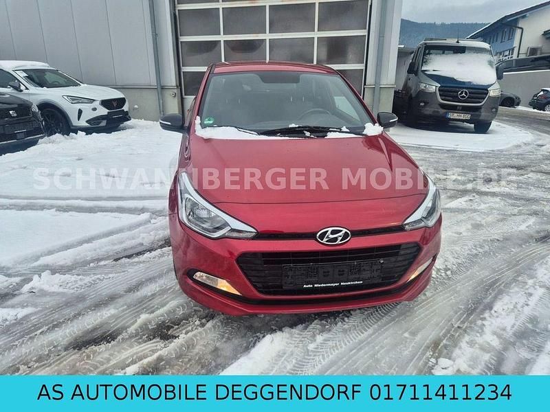 Rot Gebraucht 2018 Hyundai i20 Passion Limousine | 8.999 € (Guter Preis) - Bild 1/4