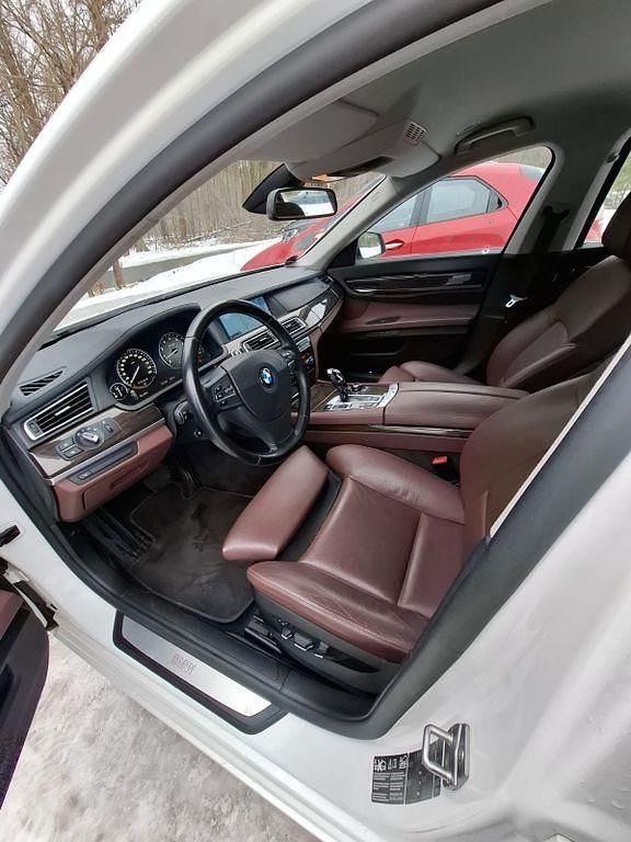 Gebraucht BMW 750 409 PS (300 kW) 2010 Weiß Limousine