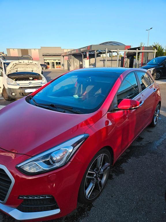 Rot Gebraucht 2015 Hyundai i30 Turbo Limousine | 10.500 € (Fairer Preis) - Bild 1/4