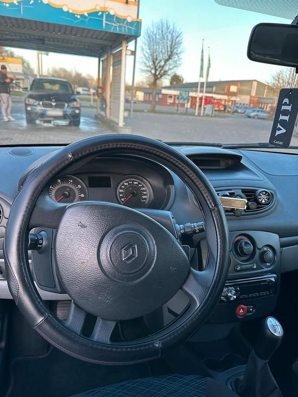 Gebraucht Renault Clio II 75 PS (55 kW) 2006 Schwarz Kleinwagen